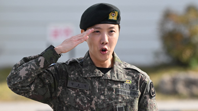 BTS armyブース 3期 j-hope J-Hope begins the 'third take' of his life after completing