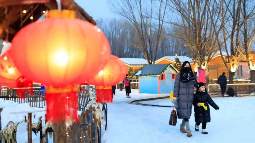 Spring Festival boosts travel, consumption as 8-day holiday nears end