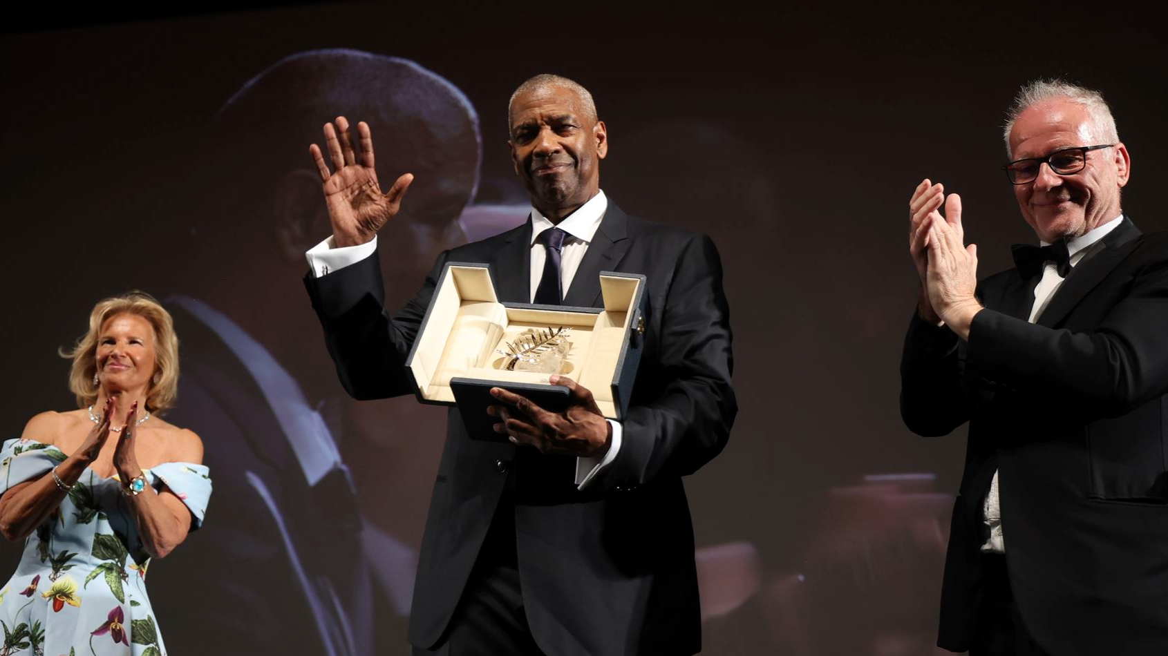 Denzel Washington receives surprise honorary Palme d'Or award at Cannes(02)