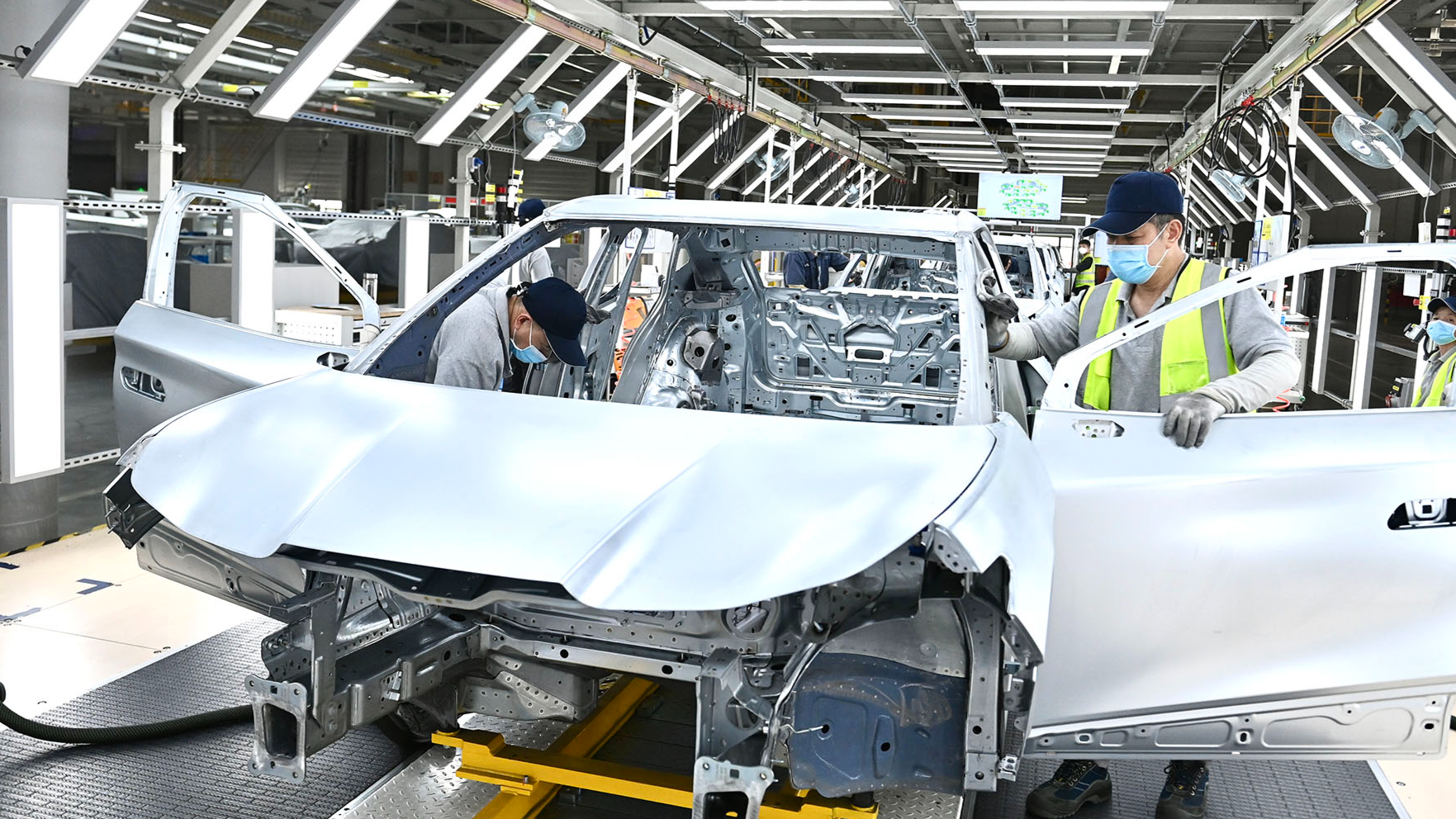 Global auto giants look to China for future vision