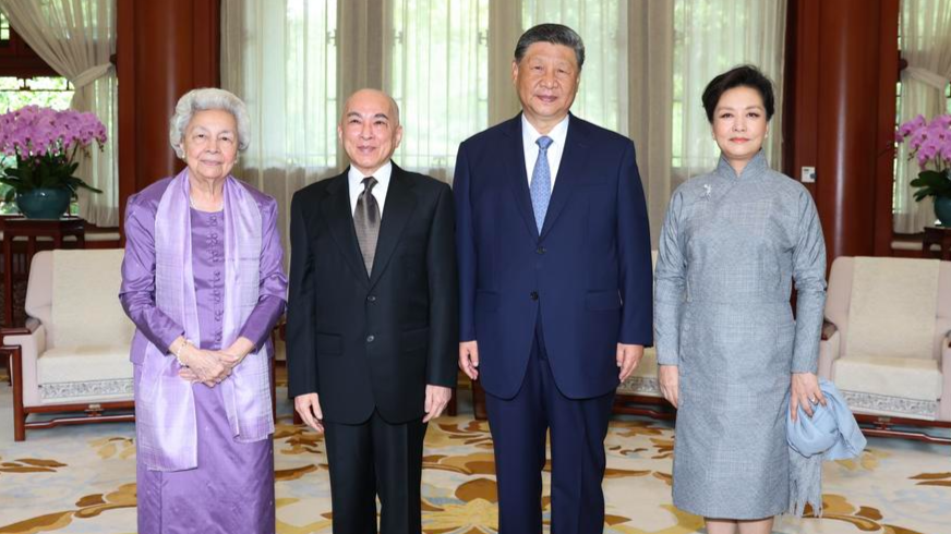 Xi and his wife meet Cambodian King, Queen Mother