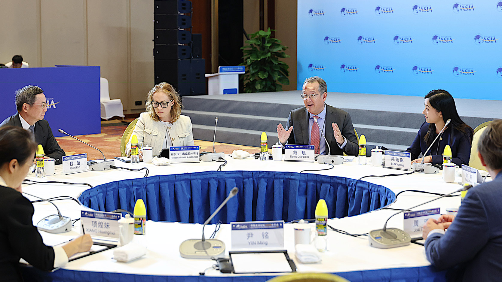 Business leaders call for embrace of smart tech