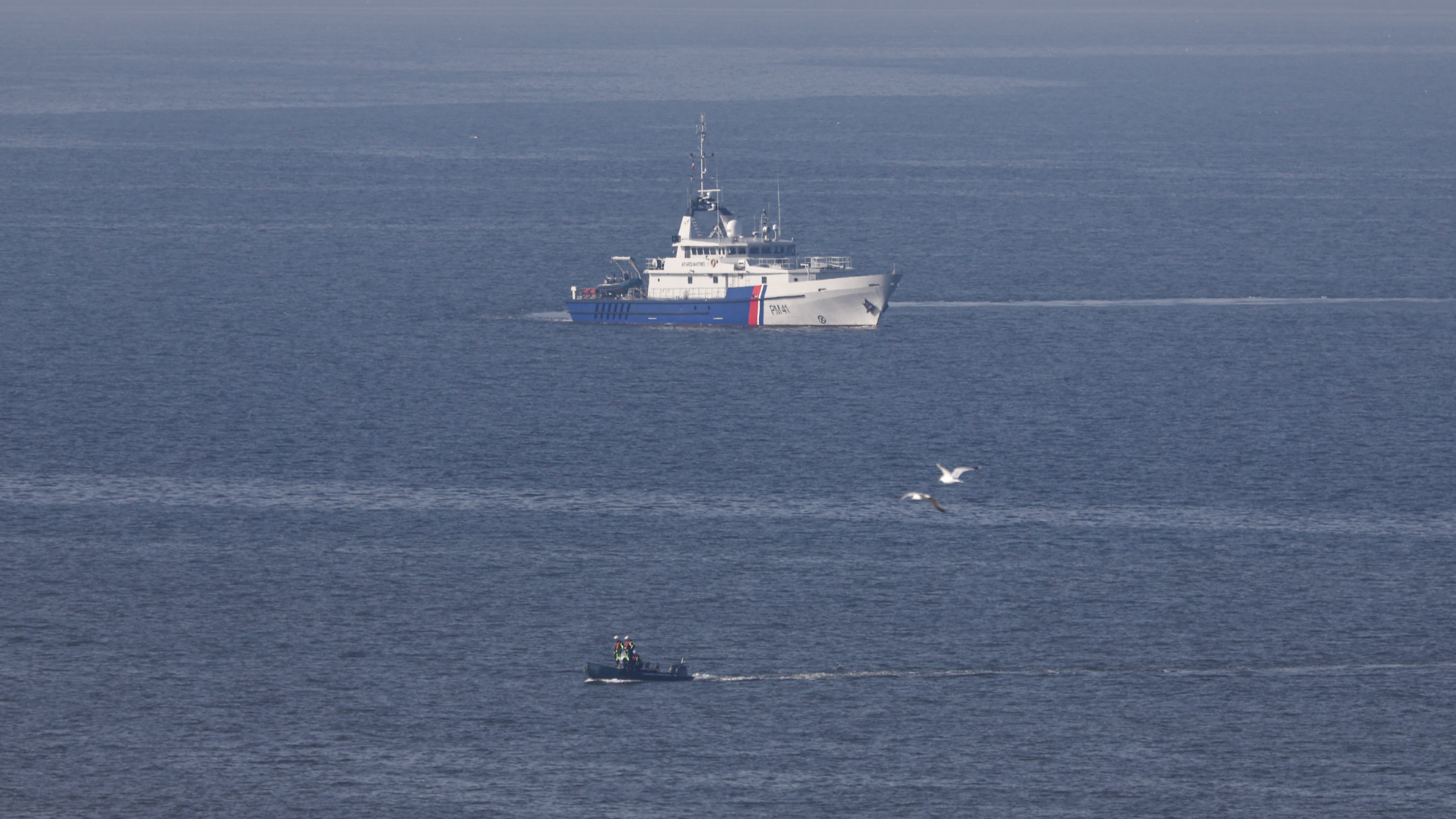 4 dead after boat sinks in English Channel