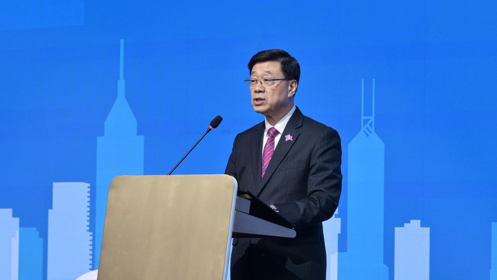 Lee promotes HK's 'superconnector' role to woo Uzbek enterprises