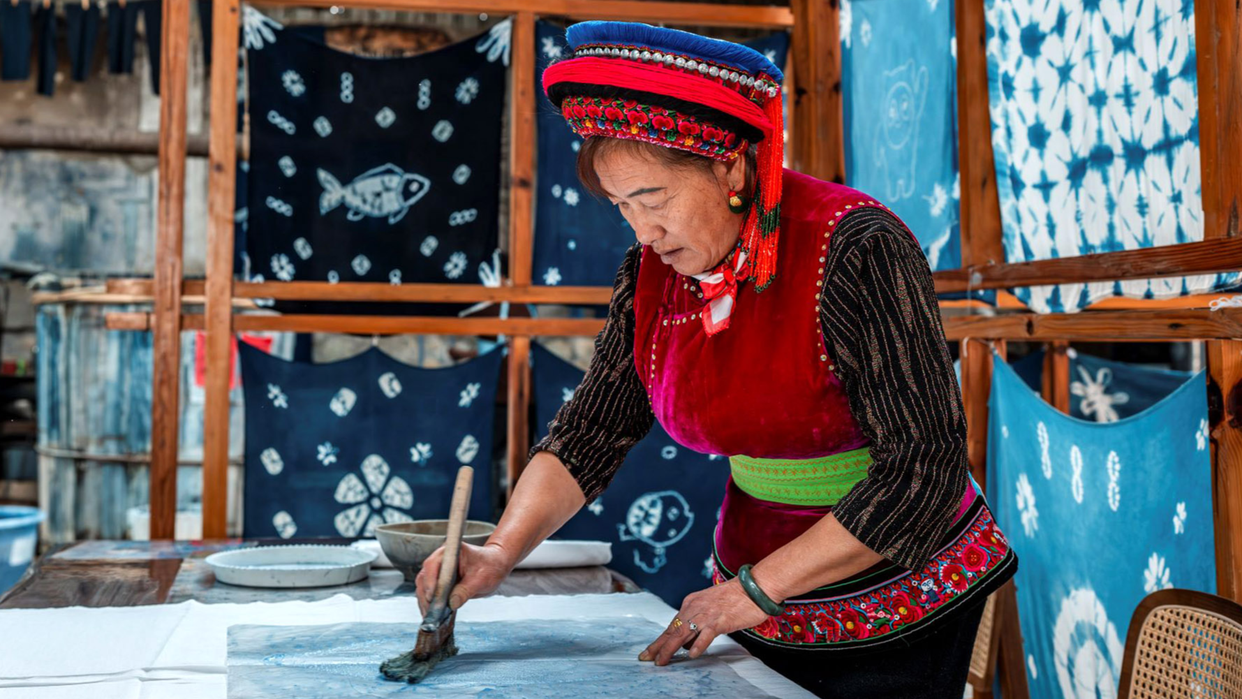 Exploring Traditional Bai-Style Fabric Crafting in Zhoucheng